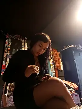 Isis Bathory online show from December 2025 01:30:01 PM