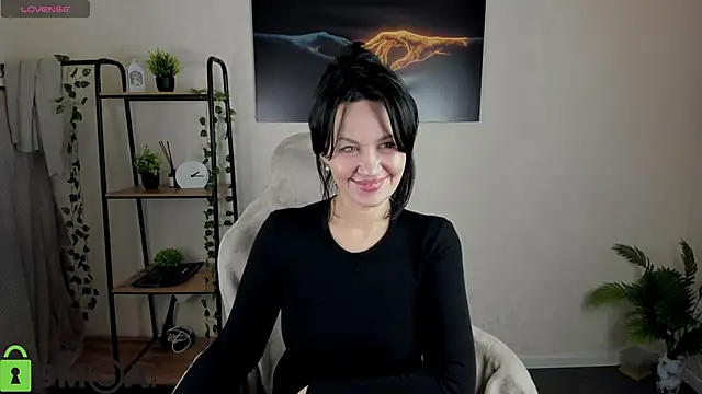 Sara Devills online show from December 2025 01:15:01 PM