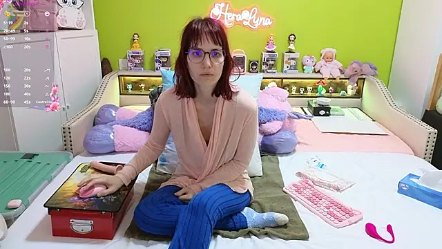  HeraLuna  online show from March 2026 09:43:02 PM