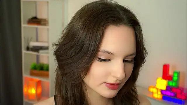 Snapshot of AlonaBackers chatting on October 2025 10:12:01 AM AlonaBackers online show from October 2025 10:12:01 AM