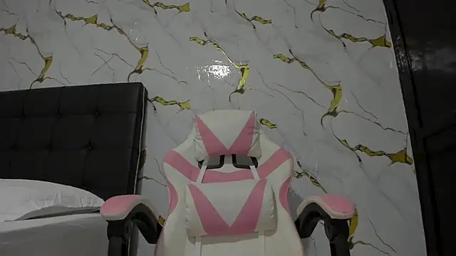 Scarlet DLuce online show from April 2026 09:24:02 AM