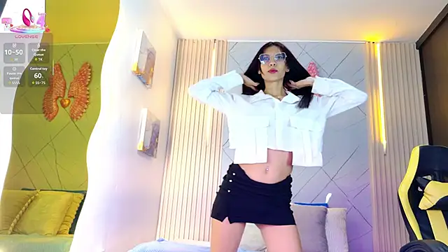 Sara swift9 online show from November 2025 08:00:01 PM