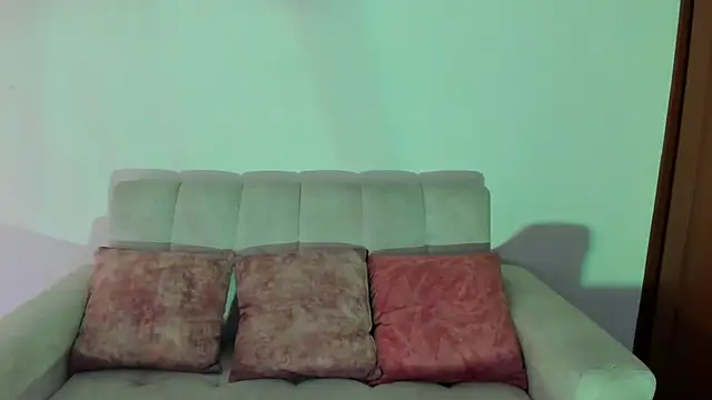 Snapshot of miadaviesx chatting on November 2025 01:12:02 PM miadaviesx online show from November 2025 01:12:02 PM