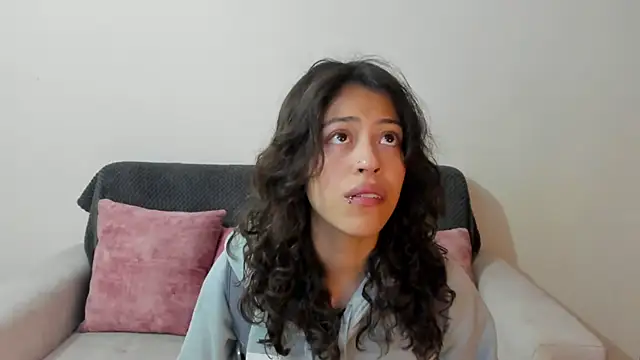 emily jonessxx online show from December 2025 04:56:01 PM