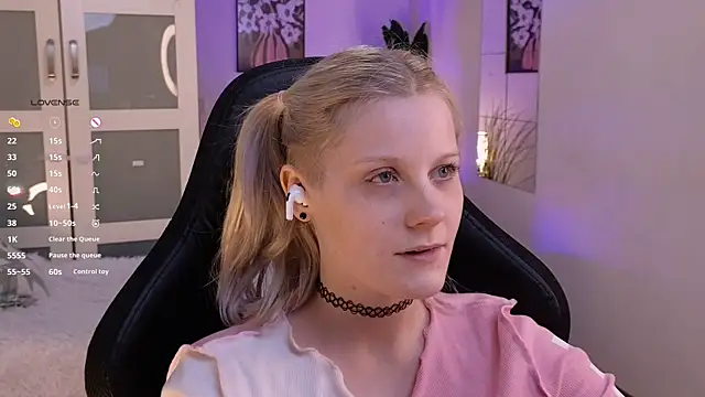 ShineJoan online show from November 2025 09:07:01 PM