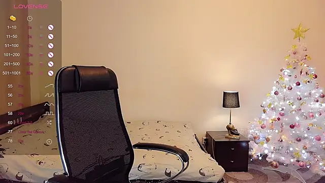 Snapshot of GwenSummers chatting on December 2024 01:55:02 PM GwenSummers online show from December 2024 01:55:02 PM