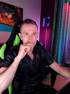 Snapshot of Gamerinleather chatting on October 2025 05:53:01 PM Gamerinleather online show from October 2025 05:53:01 PM
