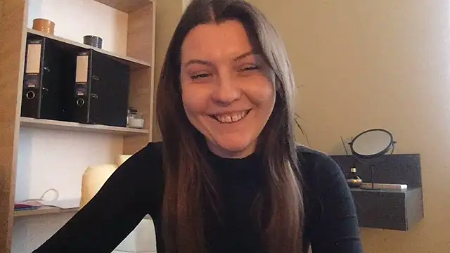 Snapshot of DollyRoma chatting on October 2025 01:00:01 PM DollyRoma online show from October 2025 01:00:01 PM