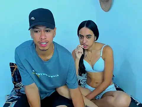 Snapshot of karoll_and_erik chatting on October 2025 01:44:02 PM karoll and erik online show from October 2025 01:44:02 PM