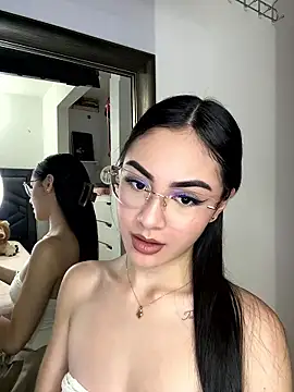 IslaCole online show from January 2026 12:13:01 AM