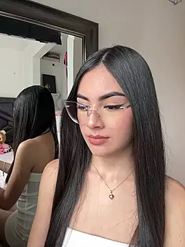 IslaCole online show from January 2026 06:35:01 PM