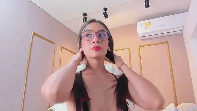 NahimiThompson online show from February 2026 07:51:02 PM