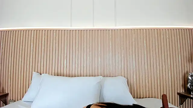 NahimiThompson online show from February 2026 07:36:01 PM