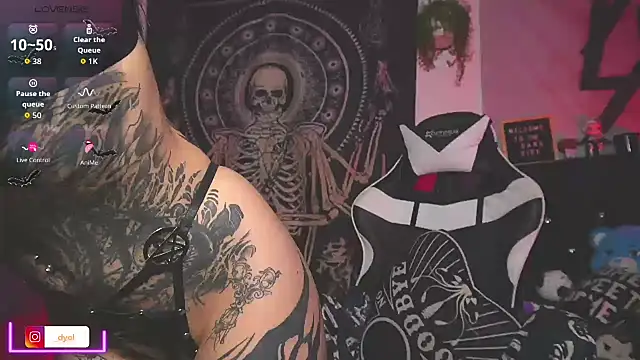 Dalia Vorhees online show from November 2025 01:38:01 AM