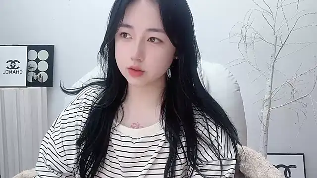 Love-hanzaizai718 online show from November 2025 01:07:02 PM