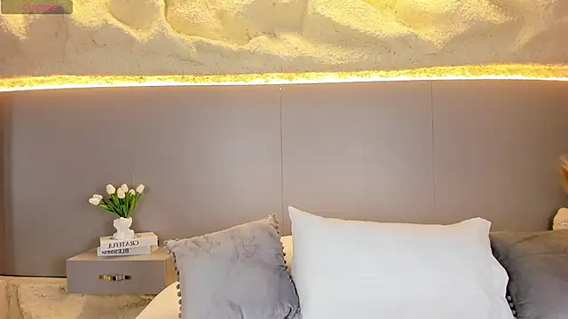 AmyColman  online show from February 2026 12:17:01 PM