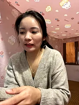 Bee Yellow00 online show from November 2025 02:22:01 AM