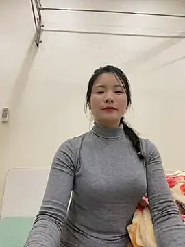 Bee Yellow00 online show from December 2025 04:29:02 AM