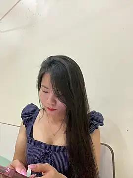 Bee Yellow00 online show from February 2026 04:38:01 AM