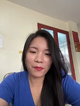 Snapshot of Bee_Yellow00 chatting on June 2026 04:40:01 AM Bee Yellow00 online show from June 2026 04:40:01 AM