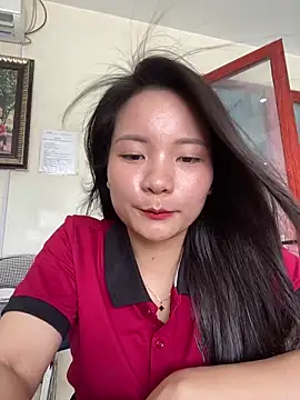 Snapshot of Bee_Yellow00 chatting on June 2026 02:25:01 AM Bee Yellow00 online show from June 2026 02:25:01 AM