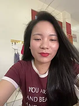 Snapshot of Bee_Yellow00 chatting on July 2026 04:40:01 AM Bee Yellow00 online show from July 2026 04:40:01 AM
