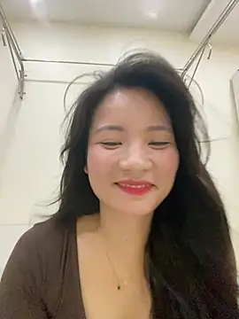 Snapshot of Bee_Yellow00 chatting on July 2026 05:14:01 AM Bee Yellow00 online show from July 2026 05:14:01 AM