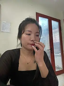 Snapshot of Bee_Yellow00 chatting on July 2026 04:27:02 AM Bee Yellow00 online show from July 2026 04:27:02 AM