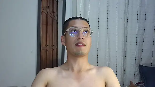 Snapshot of estebaaan___ chatting on October 2025 04:04:02 AM estebaaan    online show from October 2025 04:04:02 AM