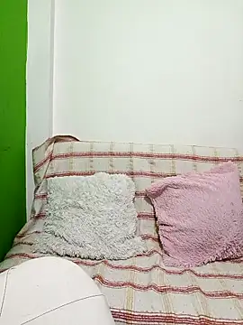 Snapshot of valilu_rosse27 chatting on February 2026 12:44:02 AM valilu rosse27 online show from February 2026 12:44:02 AM