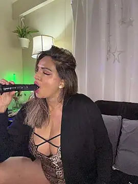 Snapshot of LadyCiaraLux chatting on November 2025 04:34:02 AM LadyCiaraLux online show from November 2025 04:34:02 AM