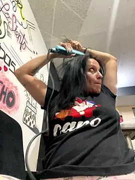 Snapshot of SexyMILF_Co chatting on November 2025 02:43:01 AM SexyMILF Co online show from November 2025 02:43:01 AM