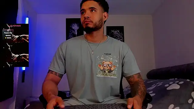 Snapshot of AUSTINN_TORRES chatting on February 2026 01:04:02 AM AUSTINN TORRES online show from February 2026 01:04:02 AM