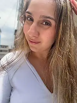 sarah honey   online show from April 2026 04:13:01 PM