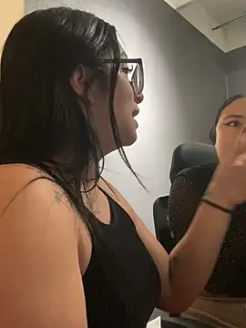 Kloe Novoa online show from January 2026 01:25:02 PM