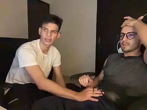 Snapshot of lionandreough chatting on October 2025 11:31:01 PM lionandreough online show from October 2025 11:31:01 PM