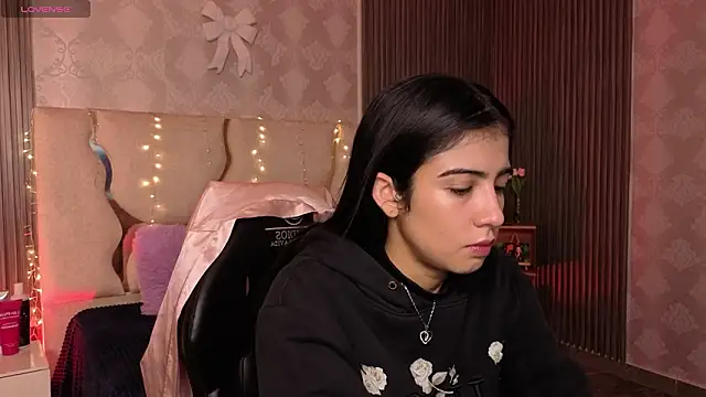 MAIILY TAY online show from February 2026 12:23:01 PM