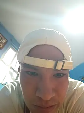 Snapshot of Ojitosbrrr chatting on November 2025 04:20:01 PM Ojitosbrrr online show from November 2025 04:20:01 PM