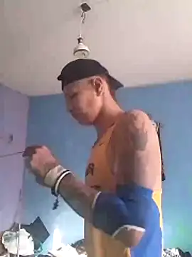 Snapshot of Ojitosbrrr chatting on November 2025 10:12:01 PM Ojitosbrrr online show from November 2025 10:12:01 PM