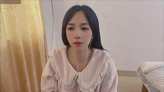 Snapshot of by-Hannah chatting on November 2025 02:10:02 AM by-Hannah online show from November 2025 02:10:02 AM