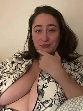 Snapshot of MlleKahh chatting on November 2025 08:58:01 PM MlleKahh online show from November 2025 08:58:01 PM