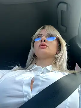 Snapshot of blondegirlx chatting on October 2025 11:36:01 AM blondegirlx online show from October 2025 11:36:01 AM