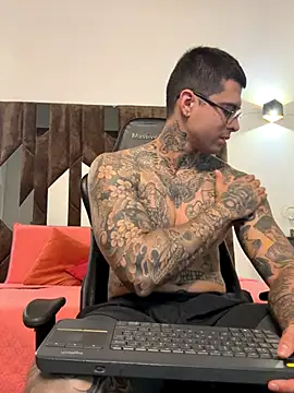 MATEO DILUCA online show from November 2025 10:20:01 AM