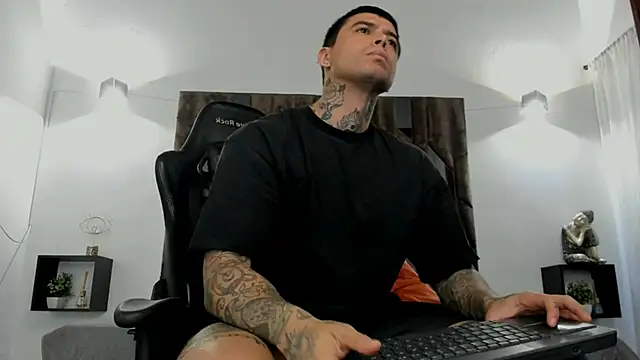 MATEO DILUCA online show from November 2025 10:18:02 AM