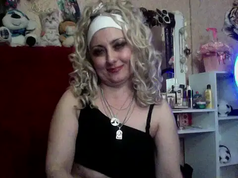 Snapshot of xHot_Amazonq chatting on November 2025 10:23:01 PM xHot Amazonq online show from November 2025 10:23:01 PM