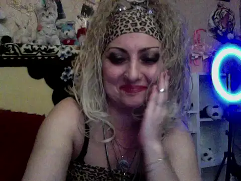 xHot Amazonq online show from November 2025 08:29:02 PM