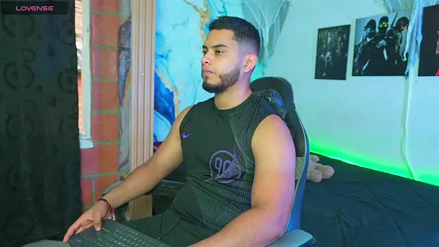 Tiler wolker online show from November 2025 10:21:01 PM