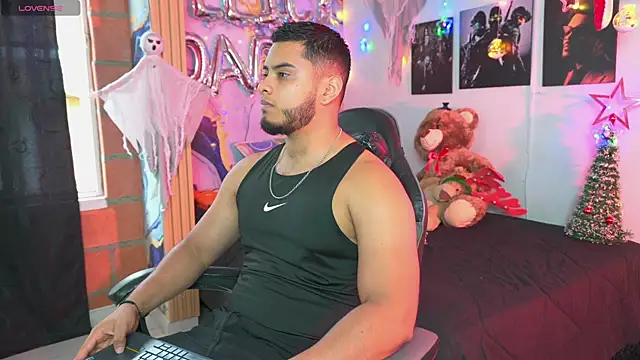 Tiler wolker online show from December 2025 08:24:02 PM