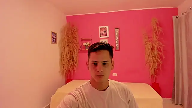 elmasmas01 online show from November 2025 10:09:01 PM