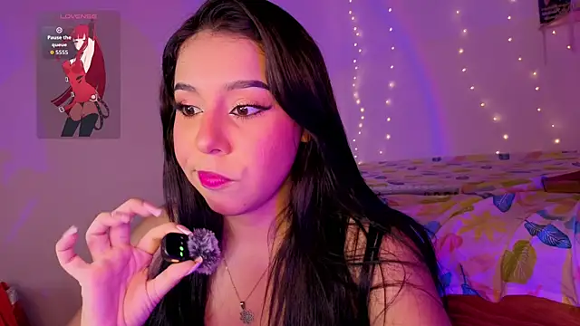 Miia330 online show from November 2025 11:04:02 PM